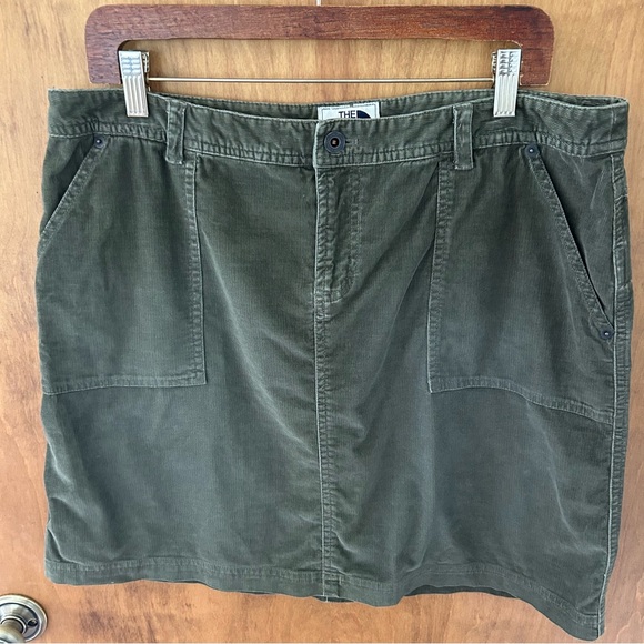 The North Face Nenana Corduroy Taupe Green Skirt. Size Large. - Picture 2 of 11